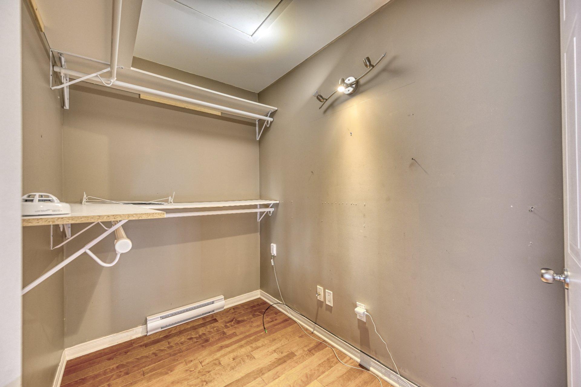 









12965

 - 12967


Rue de Brouage

,
Mirabel,




QC
J7J0B8

