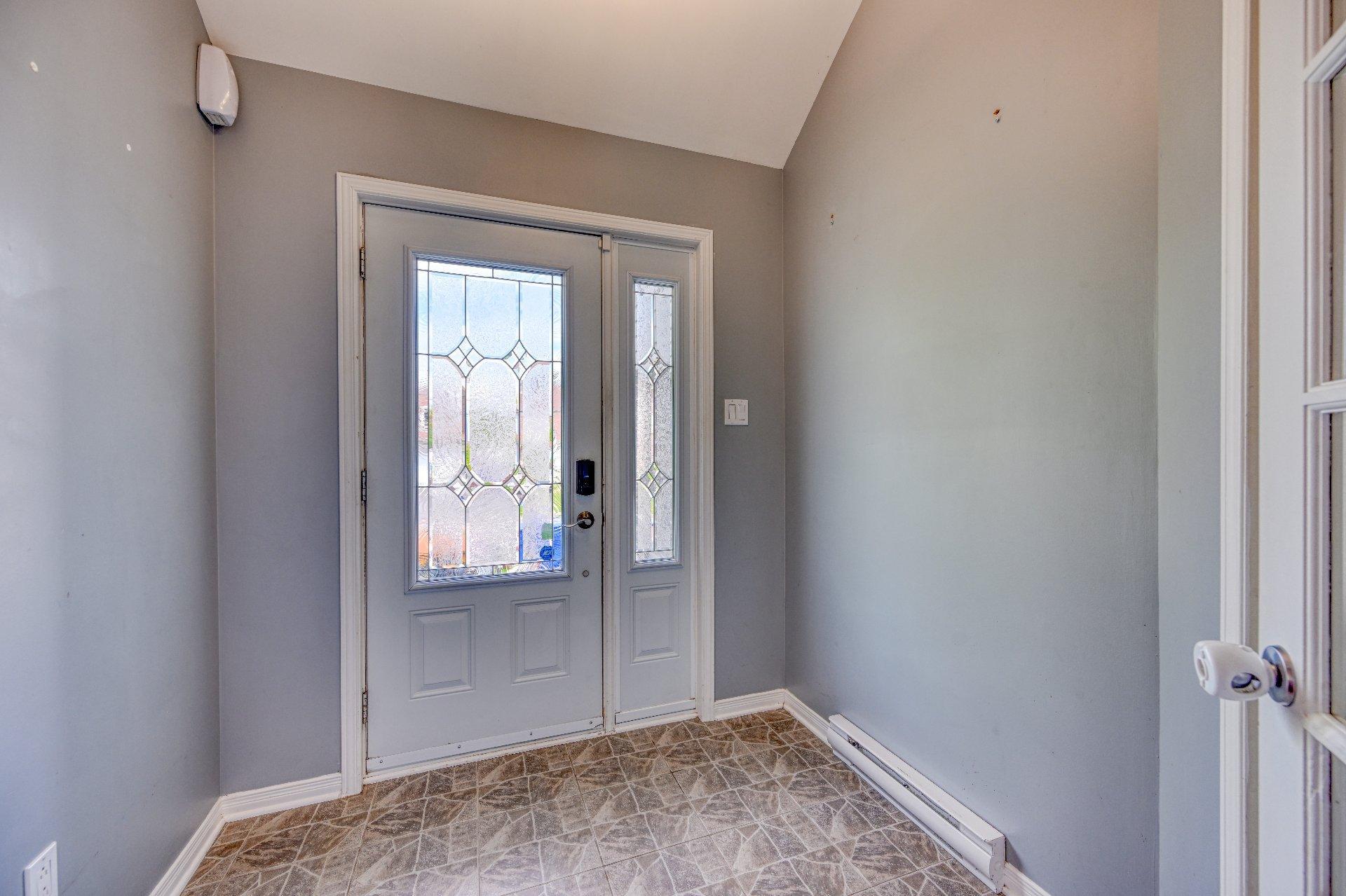 









12965

 - 12967


Rue de Brouage

,
Mirabel,




QC
J7J0B8

