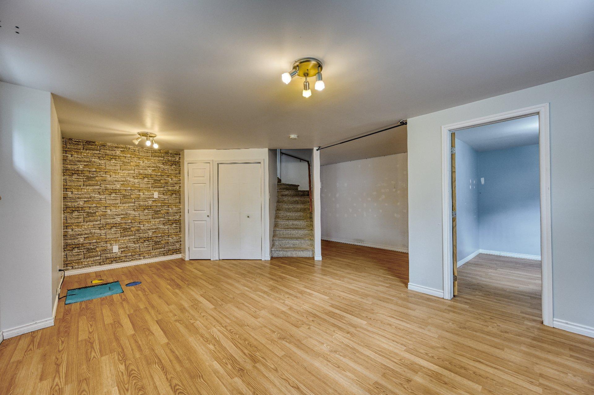 









12965

 - 12967


Rue de Brouage

,
Mirabel,




QC
J7J0B8

