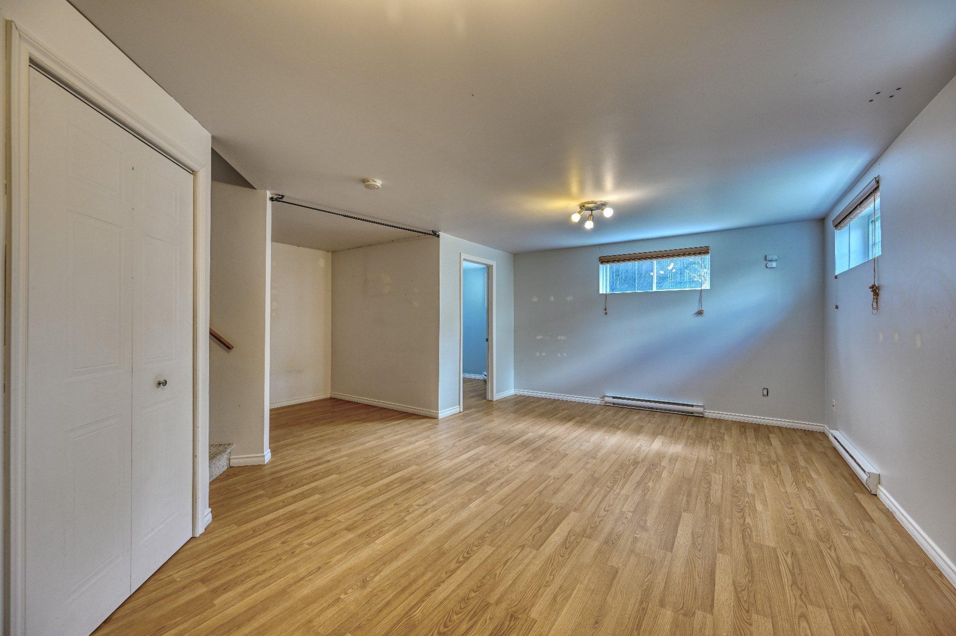 









12965

 - 12967


Rue de Brouage

,
Mirabel,




QC
J7J0B8


