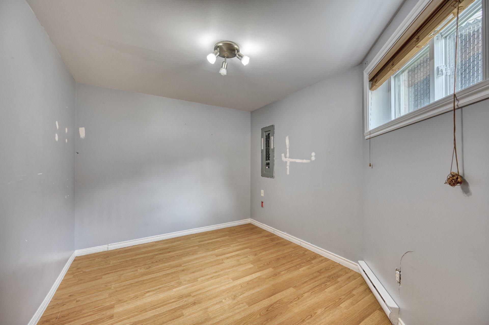 









12965

 - 12967


Rue de Brouage

,
Mirabel,




QC
J7J0B8

