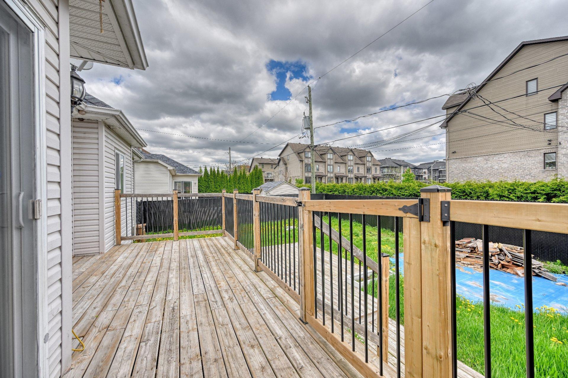 









12965

 - 12967


Rue de Brouage

,
Mirabel,




QC
J7J0B8

