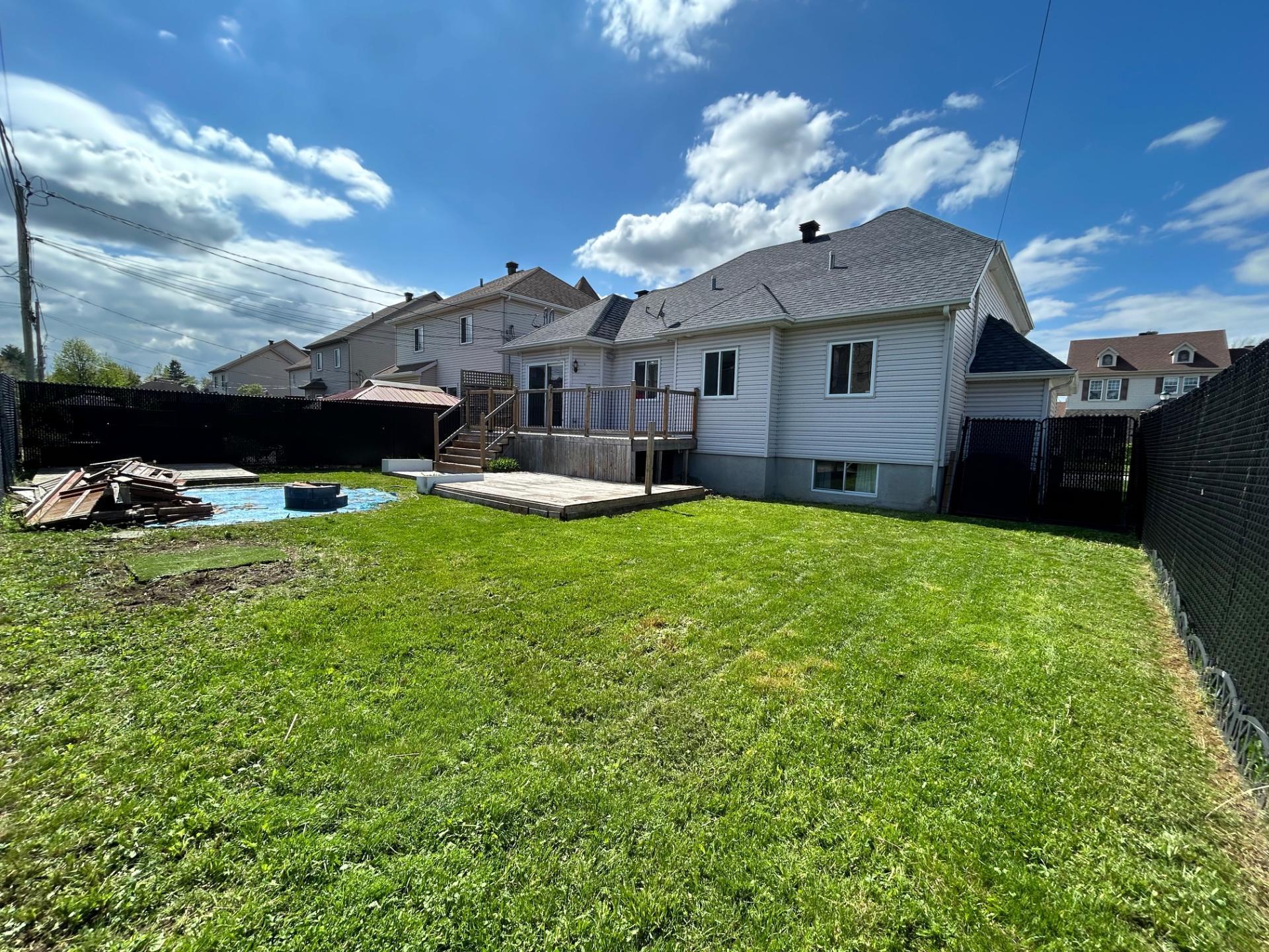 









12965

 - 12967


Rue de Brouage

,
Mirabel,




QC
J7J0B8

