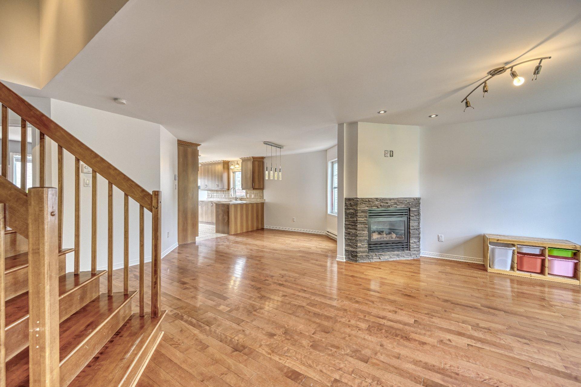 









12965

 - 12967


Rue de Brouage

,
Mirabel,




QC
J7J0B8

