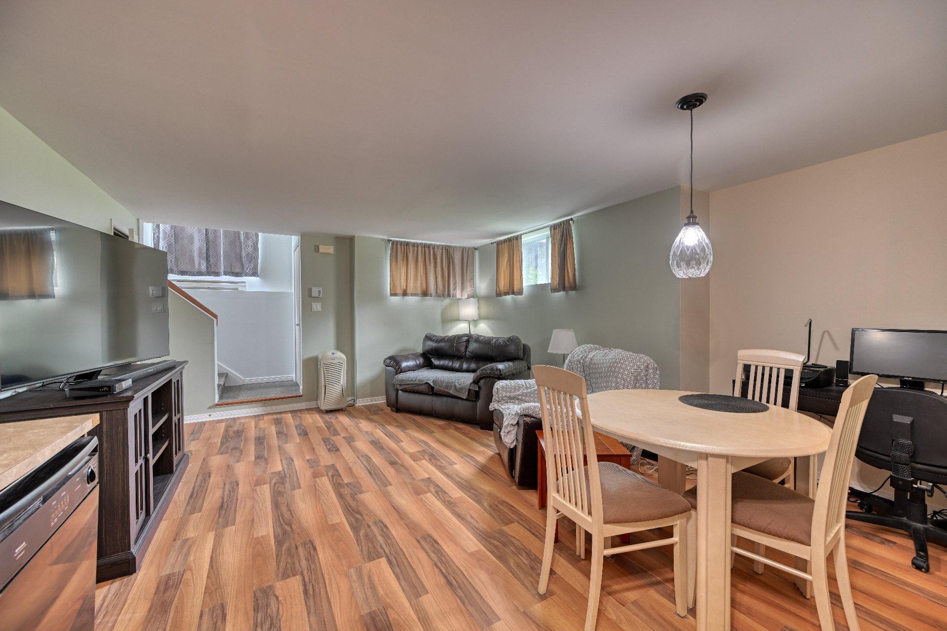 









12965

 - 12967


Rue de Brouage

,
Mirabel,




QC
J7J0B8

