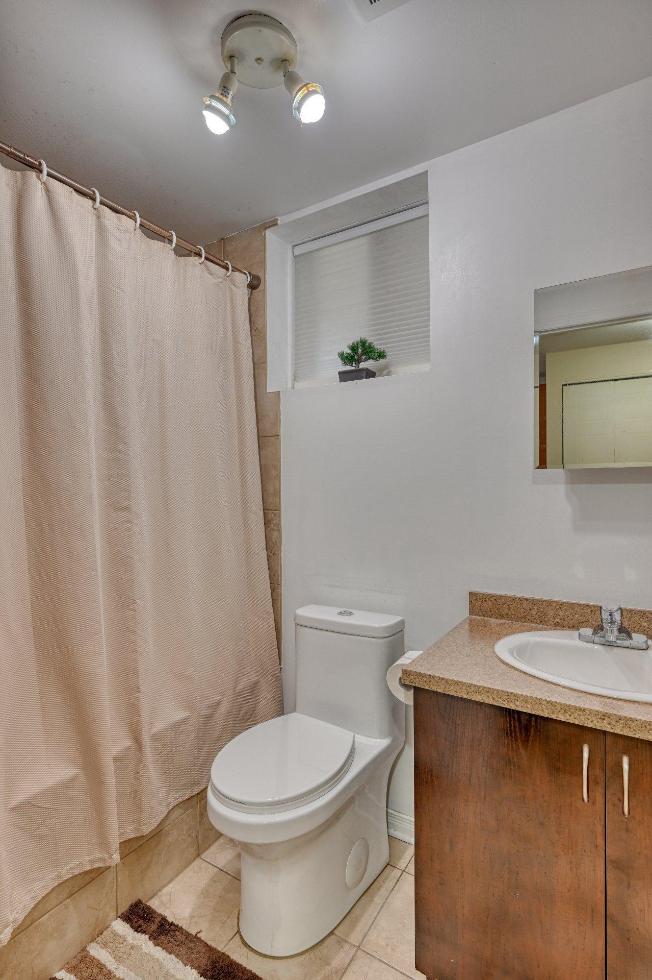 









12965

 - 12967


Rue de Brouage

,
Mirabel,




QC
J7J0B8

