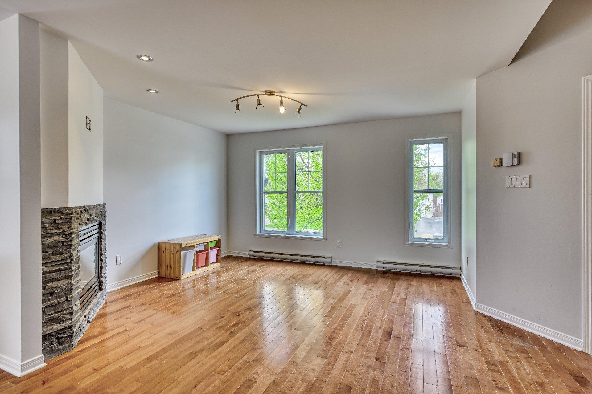 









12965

 - 12967


Rue de Brouage

,
Mirabel,




QC
J7J0B8


