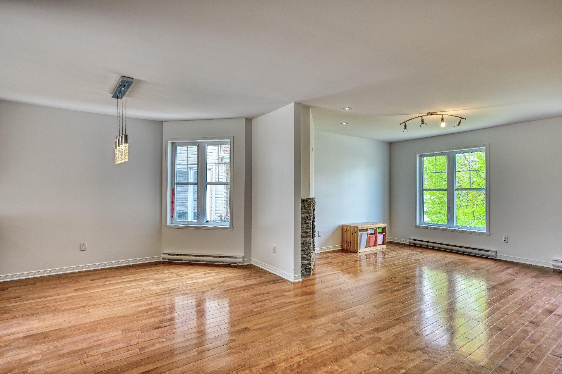 









12965

 - 12967


Rue de Brouage

,
Mirabel,




QC
J7J0B8


