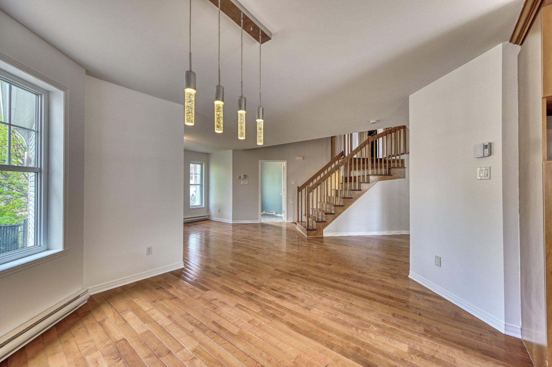 









12965

 - 12967


Rue de Brouage

,
Mirabel,




QC
J7J0B8

