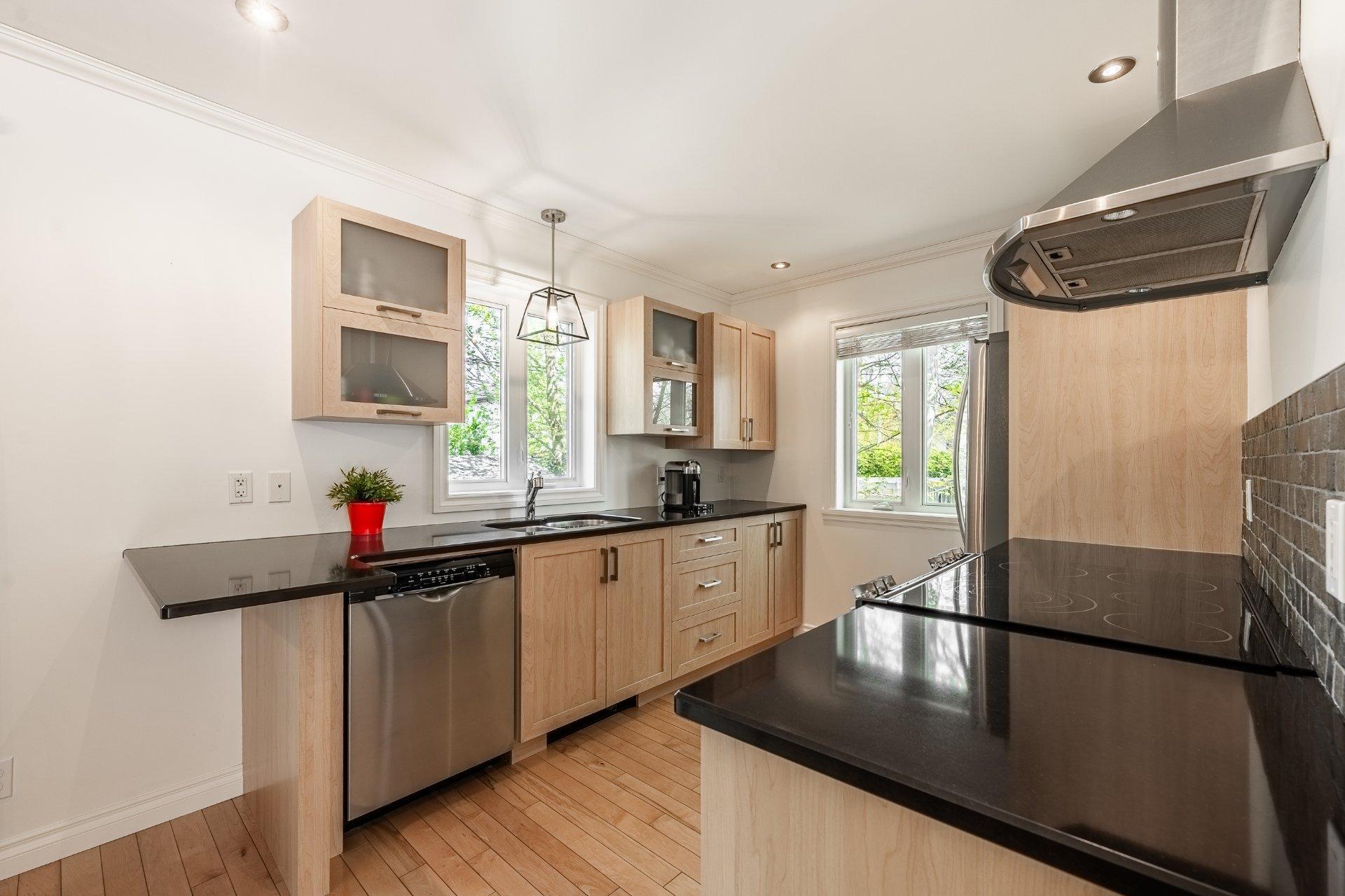 









2150


Av. Jean-Noël-Dion

,
Saint-Hyacinthe,




QC
J2S0G8

