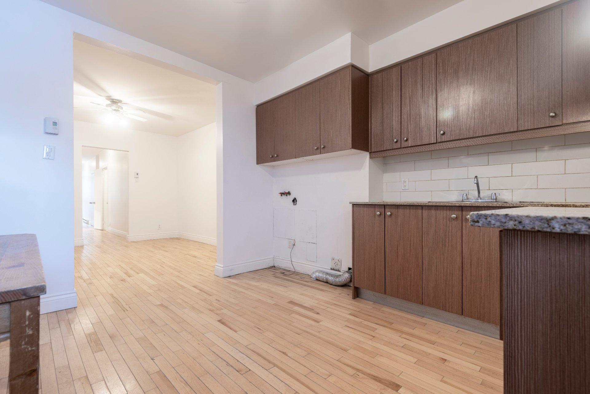 









2595


Rue Frontenac

,
Montréal (Ville-Marie),




QC
H2K3A2

