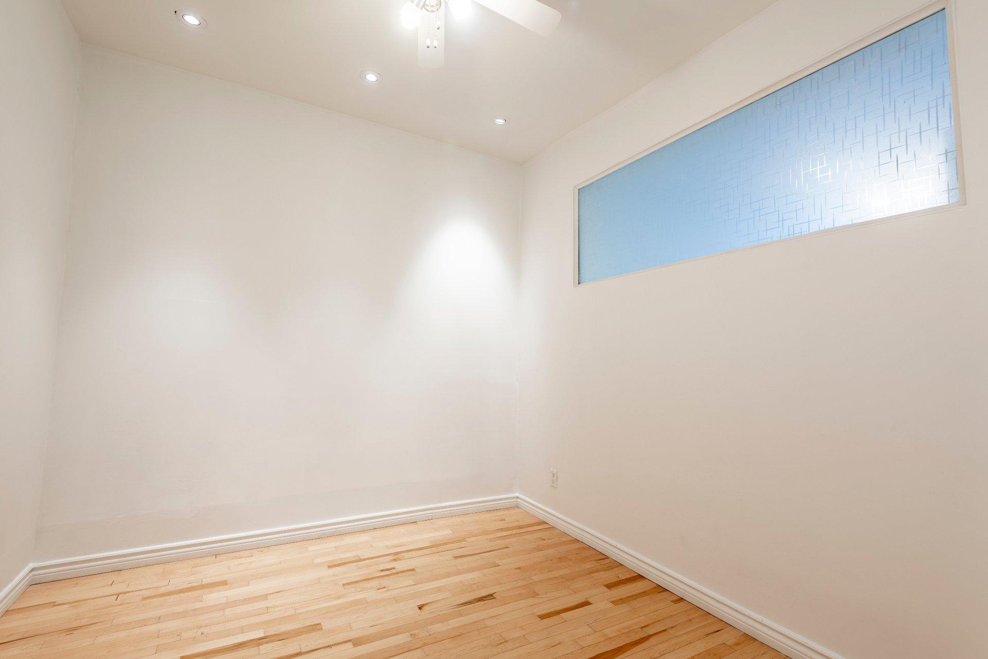 









2595


Rue Frontenac

,
Montréal (Ville-Marie),




QC
H2K3A2

