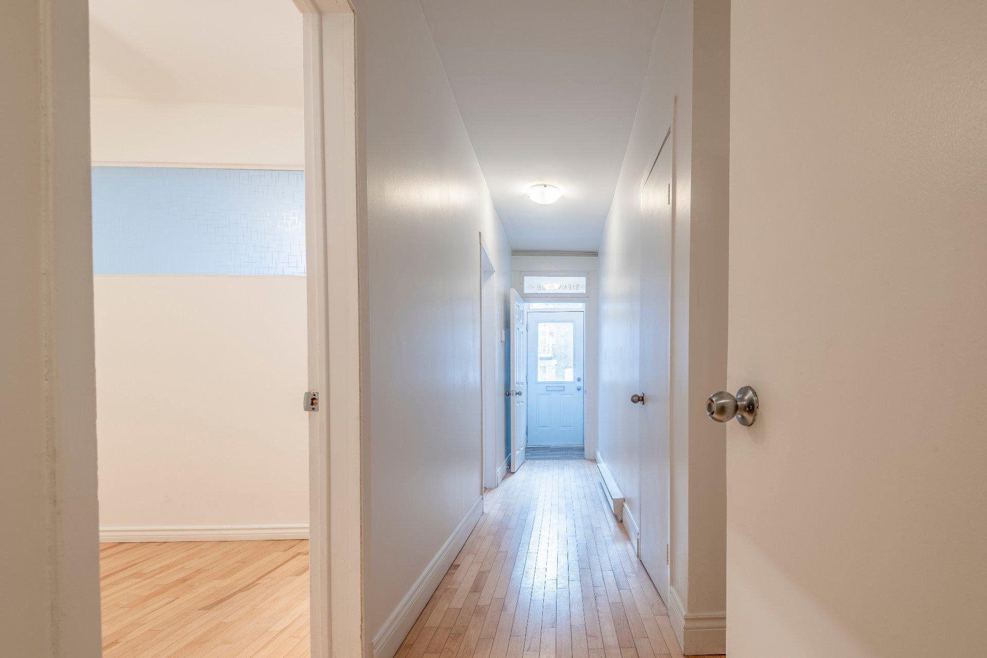 









2595


Rue Frontenac

,
Montréal (Ville-Marie),




QC
H2K3A2

