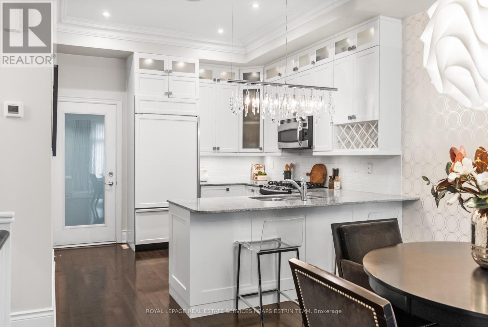 












208A MERTON STREET

,
Toronto,




Ontario
M4S1A1

