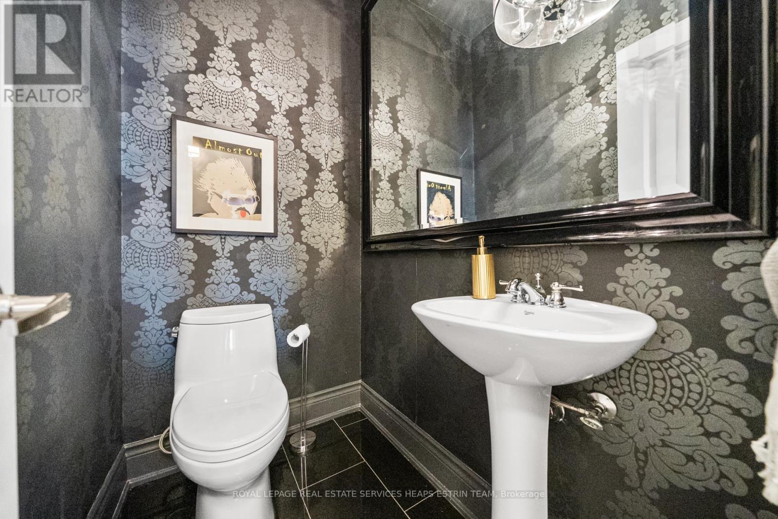 












208A MERTON STREET

,
Toronto,




Ontario
M4S1A1

