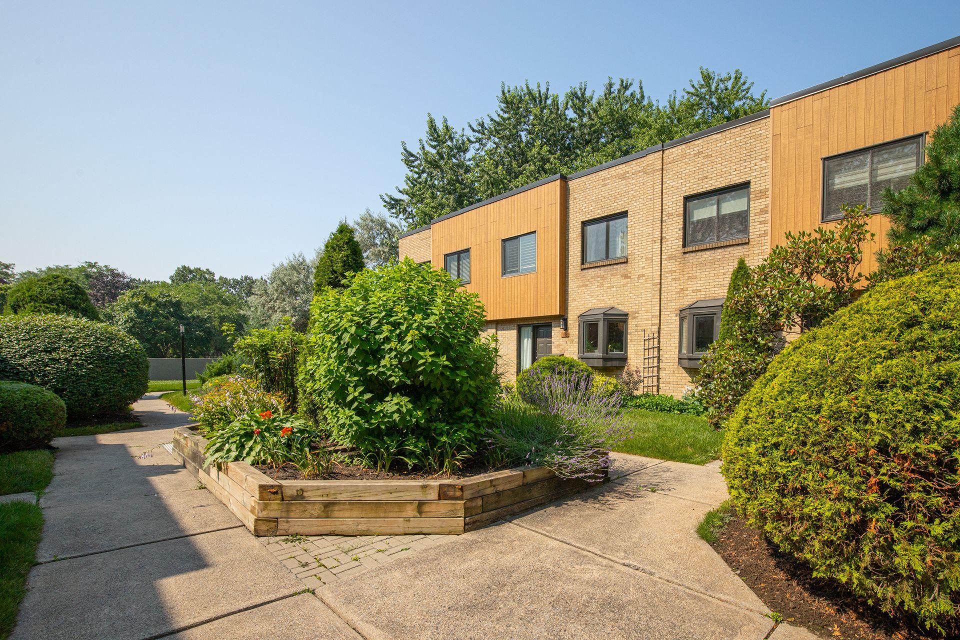 









118


Place de Fontainebleau

,
Saint-Lambert,




QC
J4S1X6

