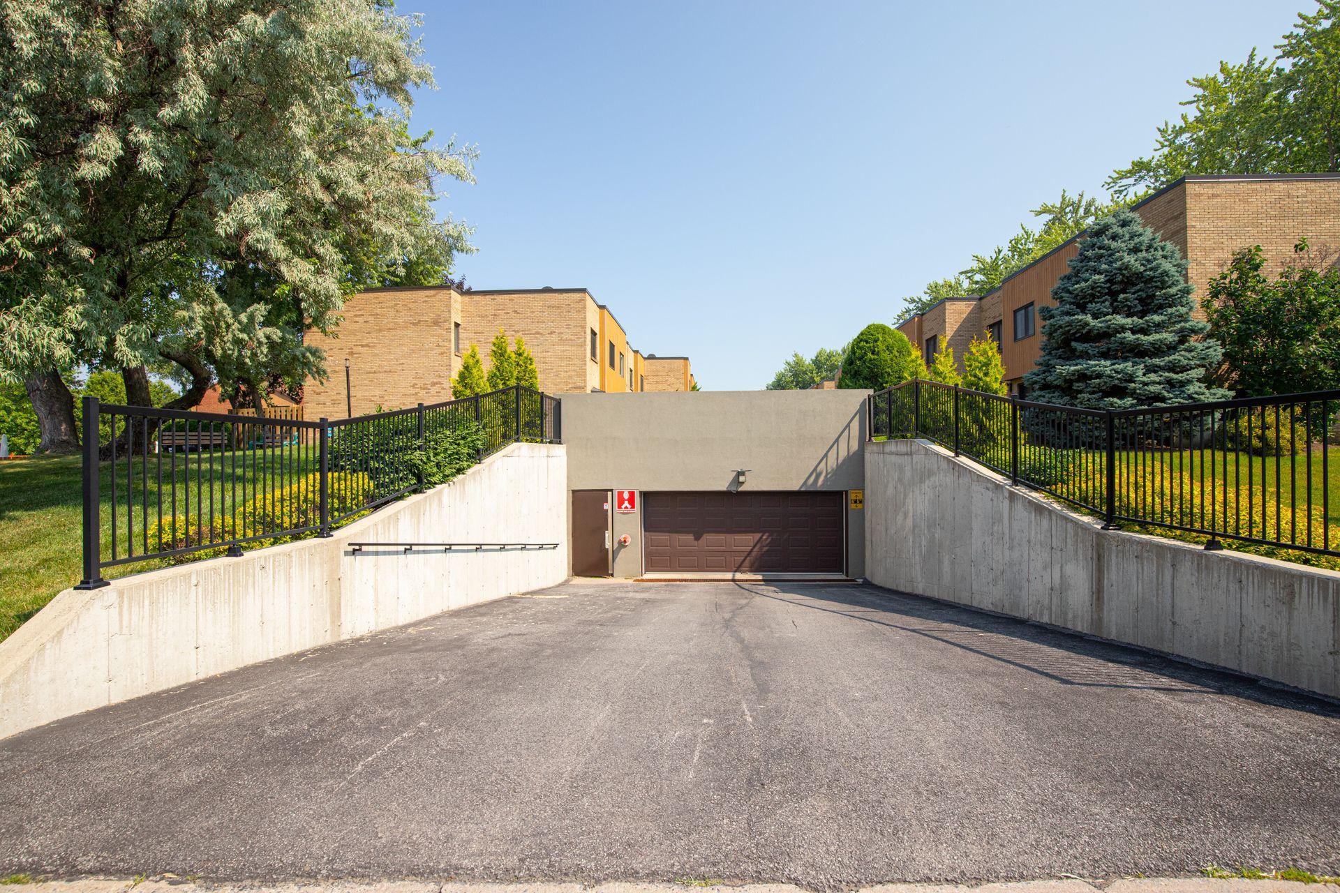 









118


Place de Fontainebleau

,
Saint-Lambert,




QC
J4S1X6

