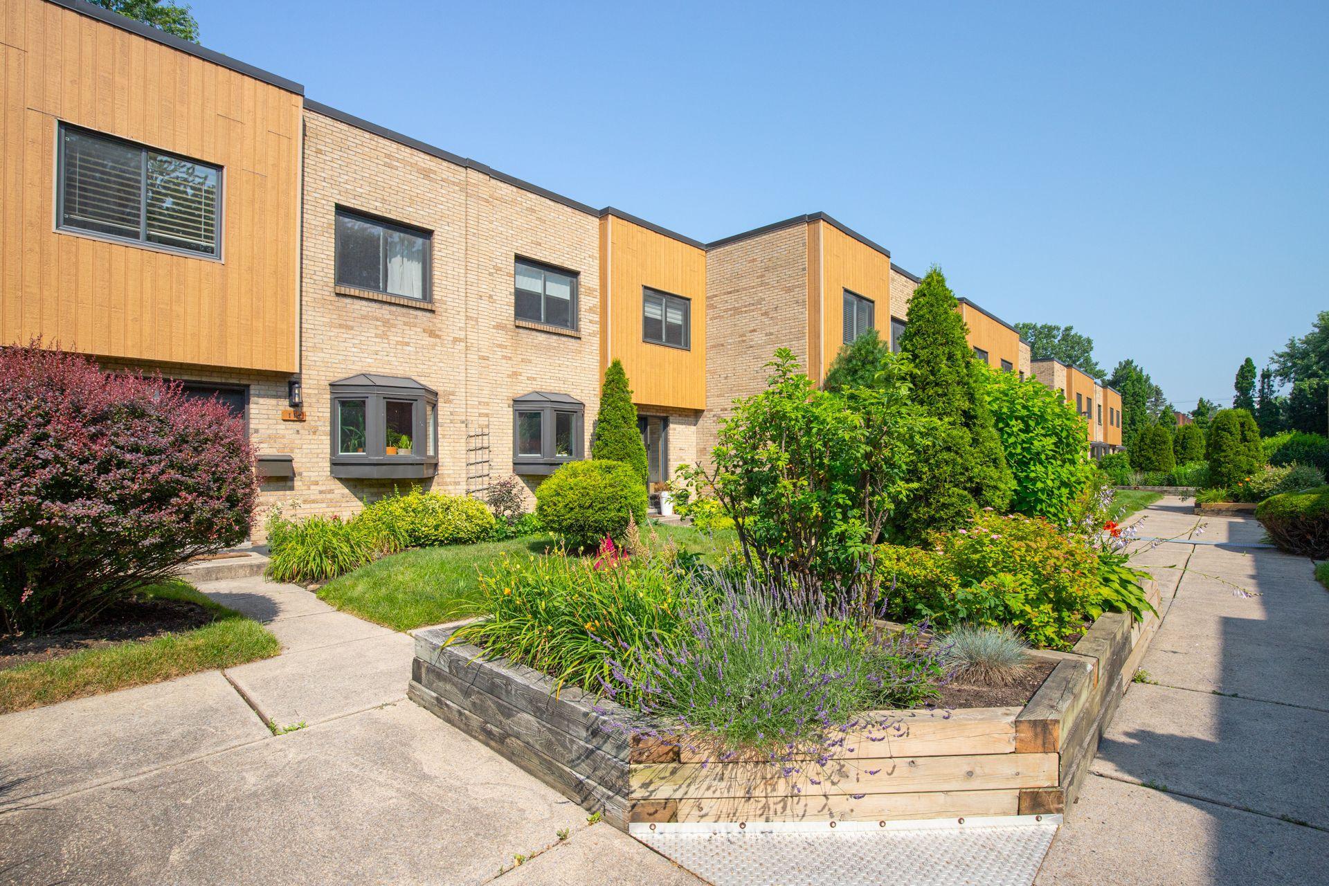 









118


Place de Fontainebleau

,
Saint-Lambert,




QC
J4S1X6

