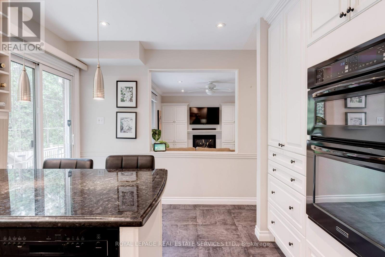 












3282 VICTORIA STREET

,
Oakville,




Ontario
L6L5R3

