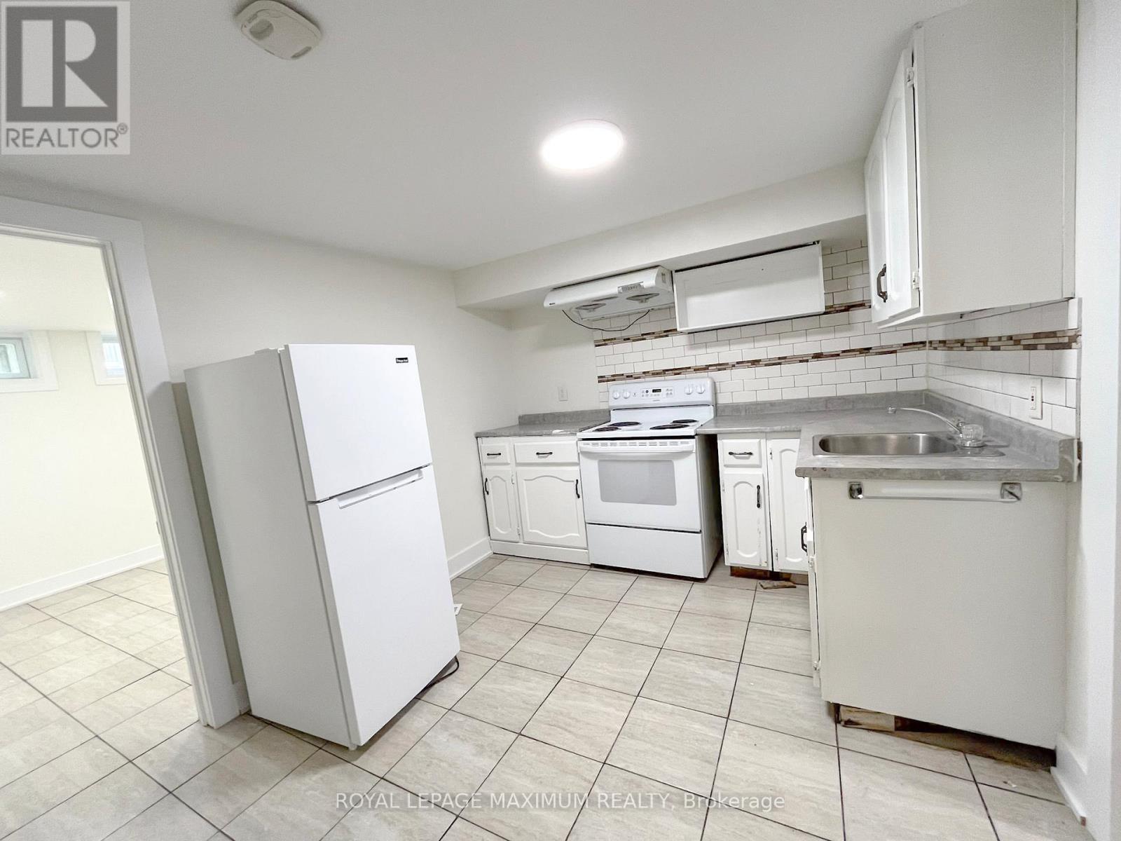 












231 A CEDARBRAE AVENUE

,
Waterloo,




Ontario
N2L4S6

