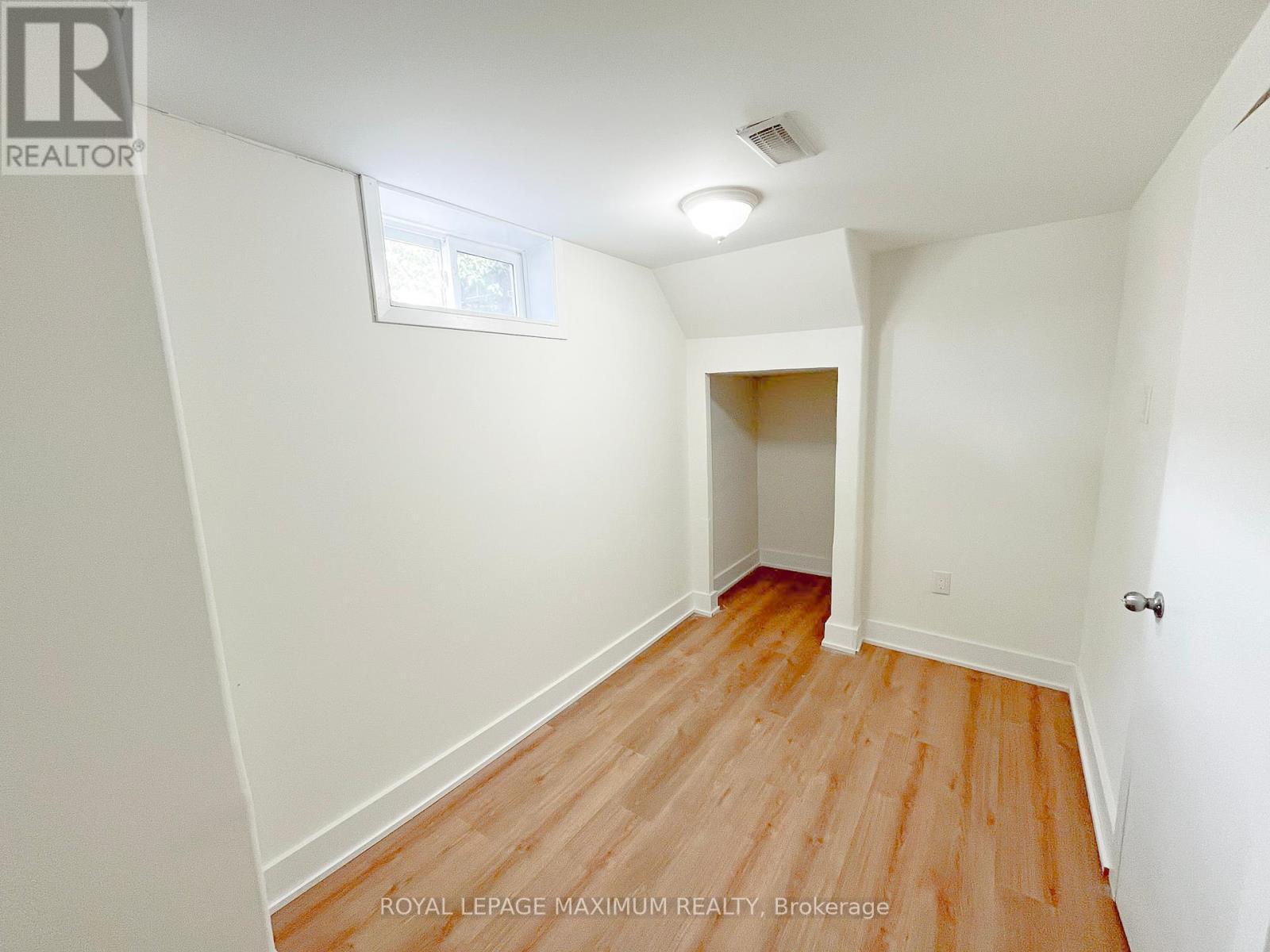 












231 A CEDARBRAE AVENUE

,
Waterloo,




Ontario
N2L4S6

