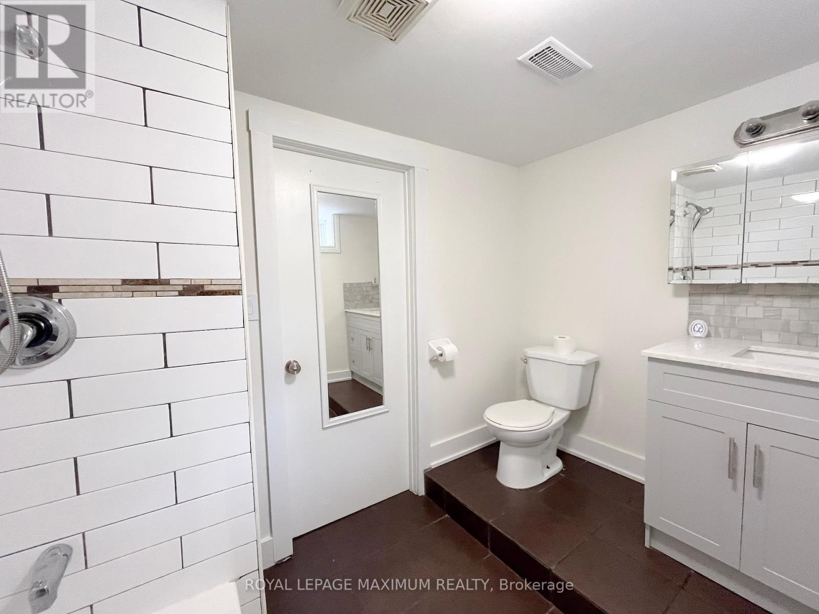 












231 A CEDARBRAE AVENUE

,
Waterloo,




Ontario
N2L4S6

