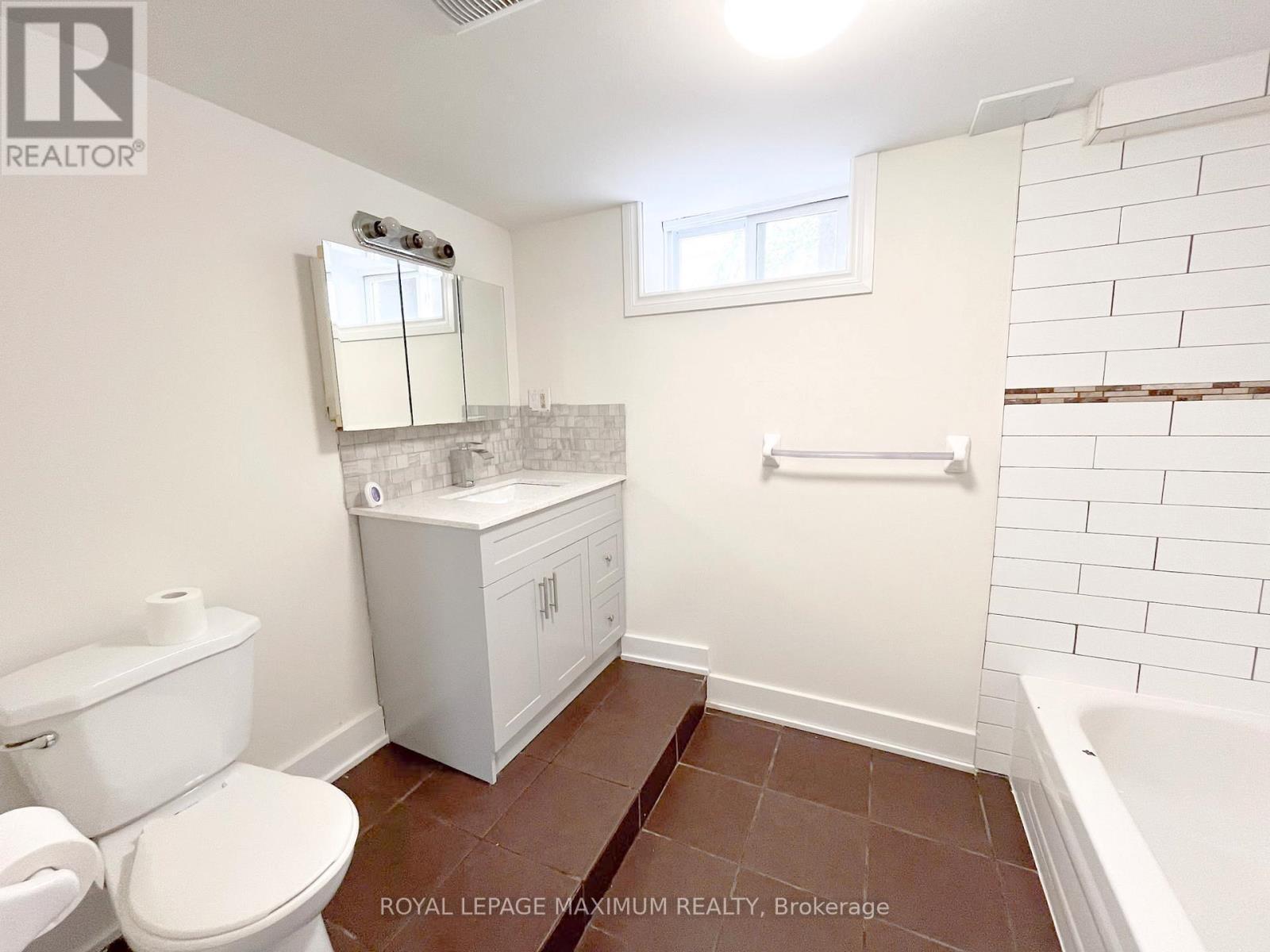 












231 A CEDARBRAE AVENUE

,
Waterloo,




Ontario
N2L4S6


