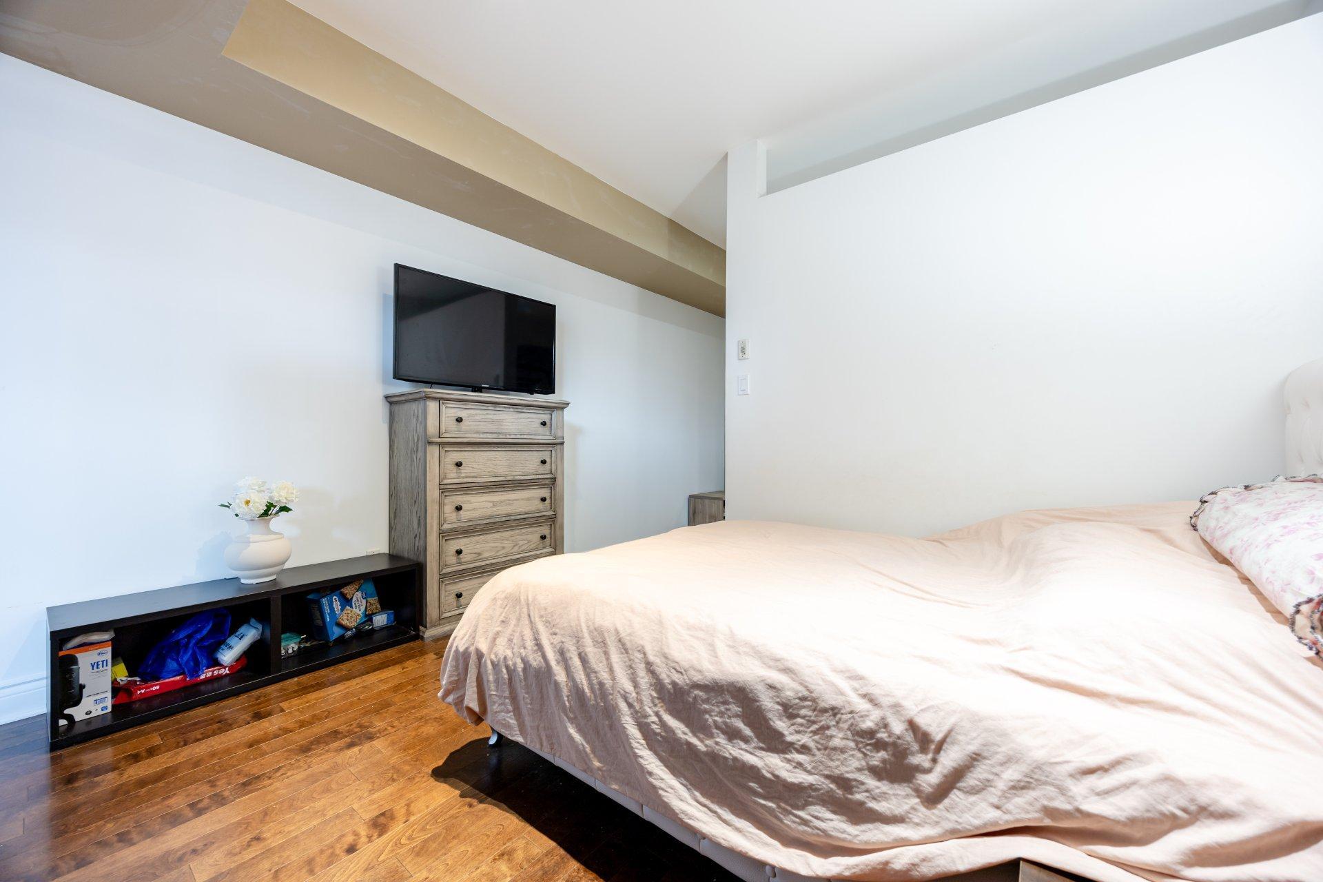 









5690


Rue Hochelaga

, 6,
Montréal (Mercier/Hochelaga-Maisonneuve),




QC
H1N1X4

