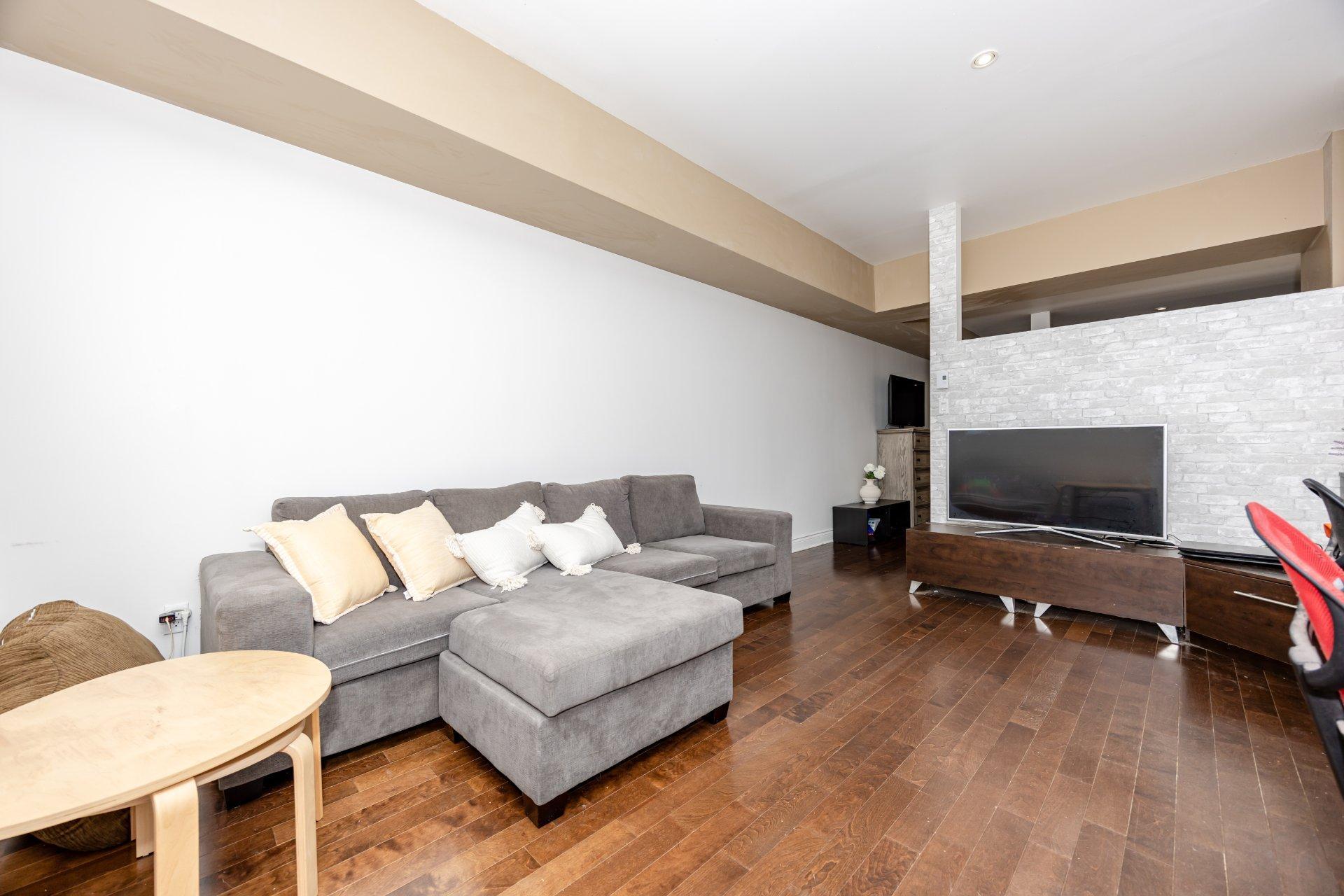 









5690


Rue Hochelaga

, 6,
Montréal (Mercier/Hochelaga-Maisonneuve),




QC
H1N1X4

