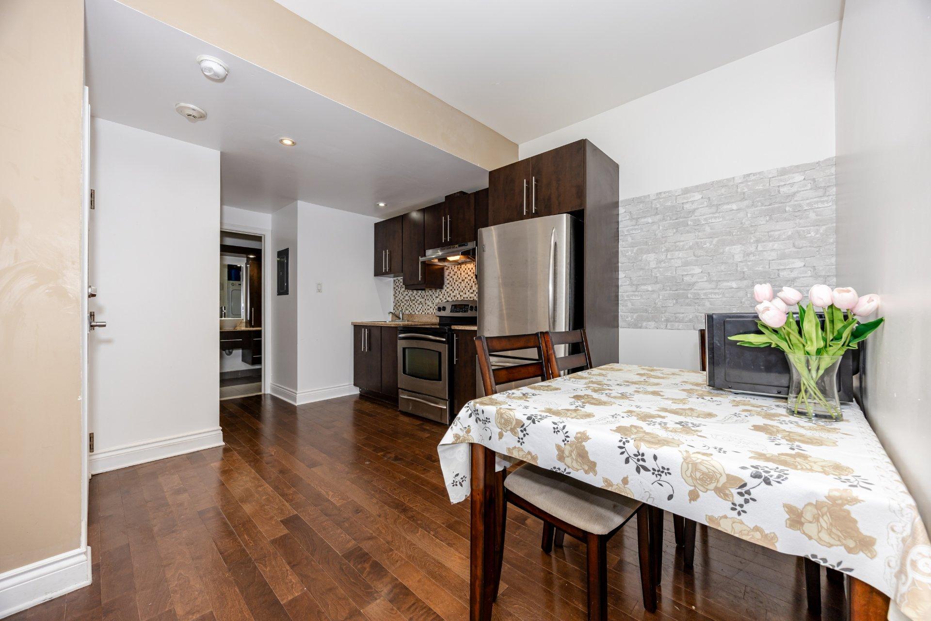 









5690


Rue Hochelaga

, 6,
Montréal (Mercier/Hochelaga-Maisonneuve),




QC
H1N1X4

