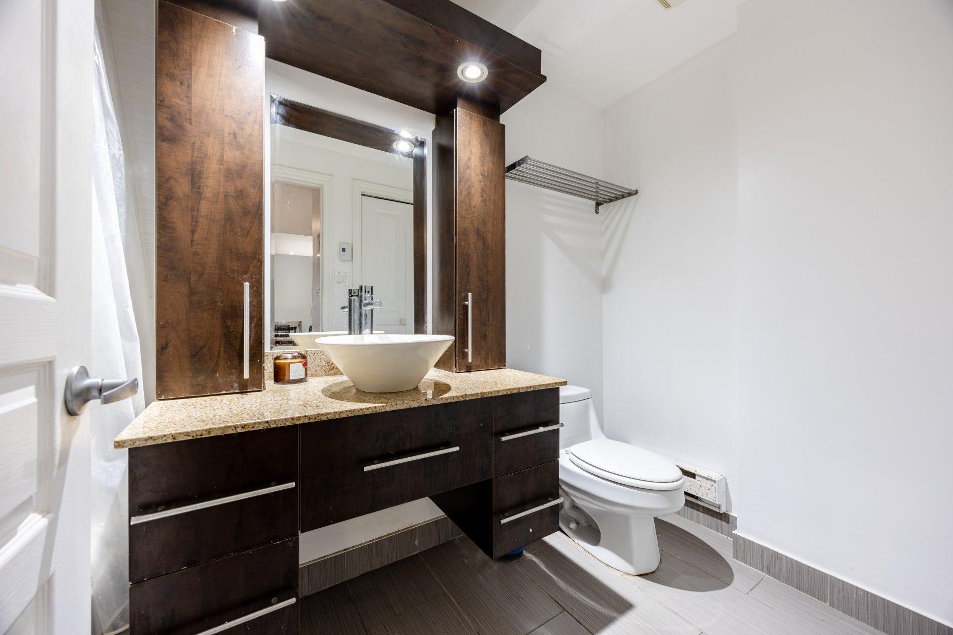 









5690


Rue Hochelaga

, 6,
Montréal (Mercier/Hochelaga-Maisonneuve),




QC
H1N1X4

