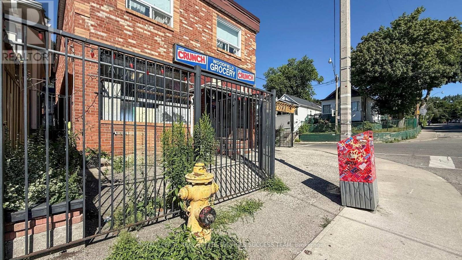 












404 WOODFIELD ROAD

,
Toronto,




Ontario
M4L2X1

