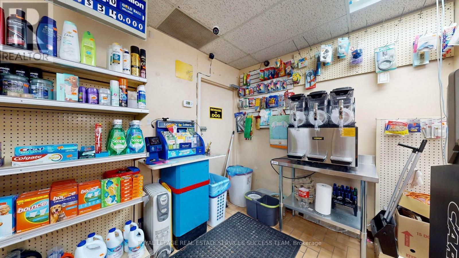 












404 WOODFIELD ROAD

,
Toronto,




Ontario
M4L2X1

