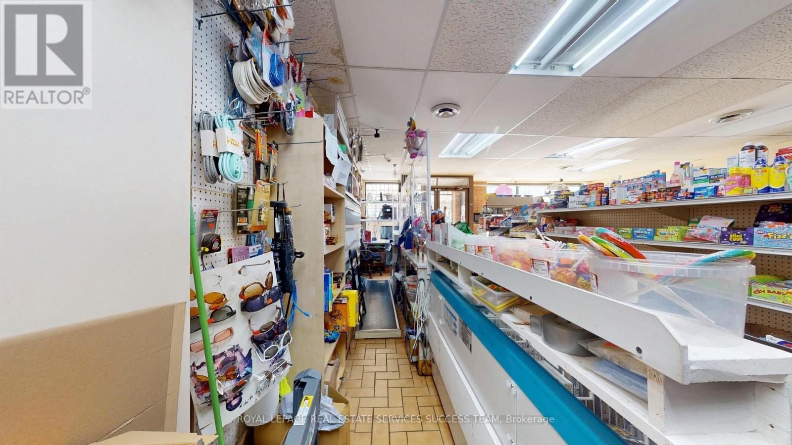 












404 WOODFIELD ROAD

,
Toronto,




Ontario
M4L2X1

