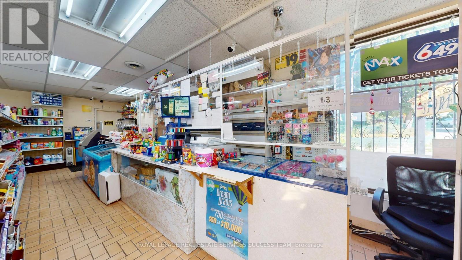 












404 WOODFIELD ROAD

,
Toronto,




Ontario
M4L2X1

