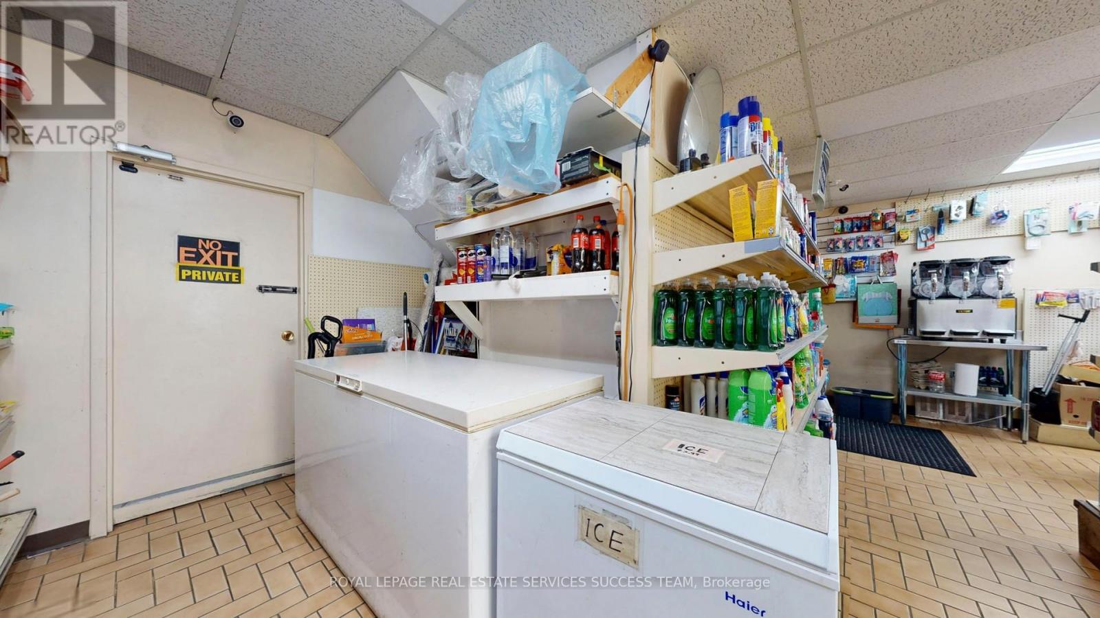 












404 WOODFIELD ROAD

,
Toronto,




Ontario
M4L2X1

