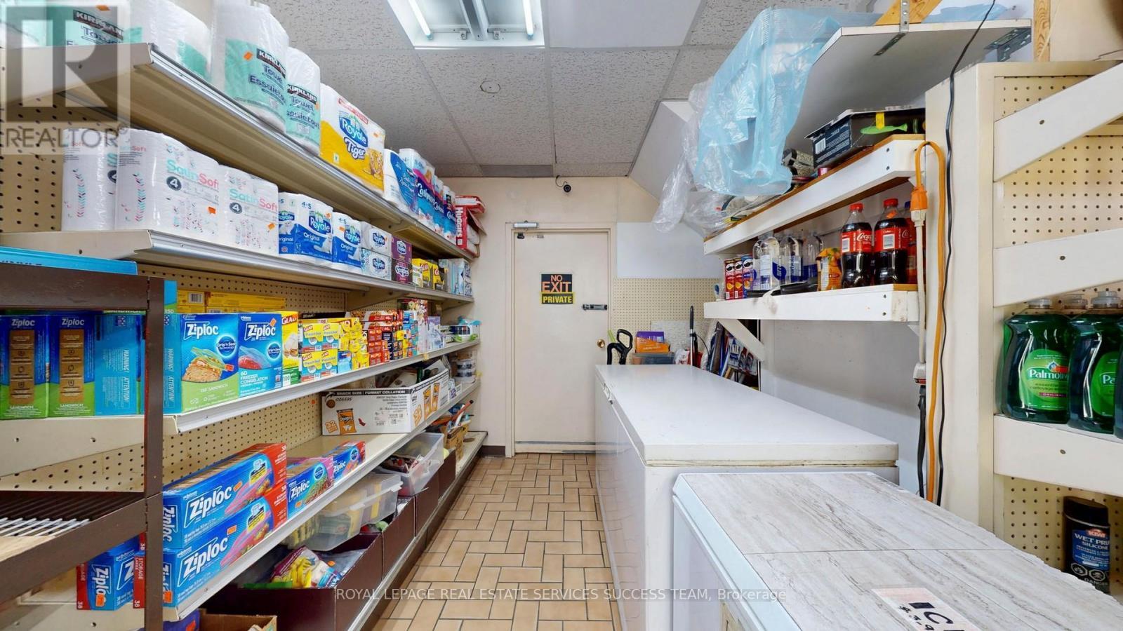 












404 WOODFIELD ROAD

,
Toronto,




Ontario
M4L2X1

