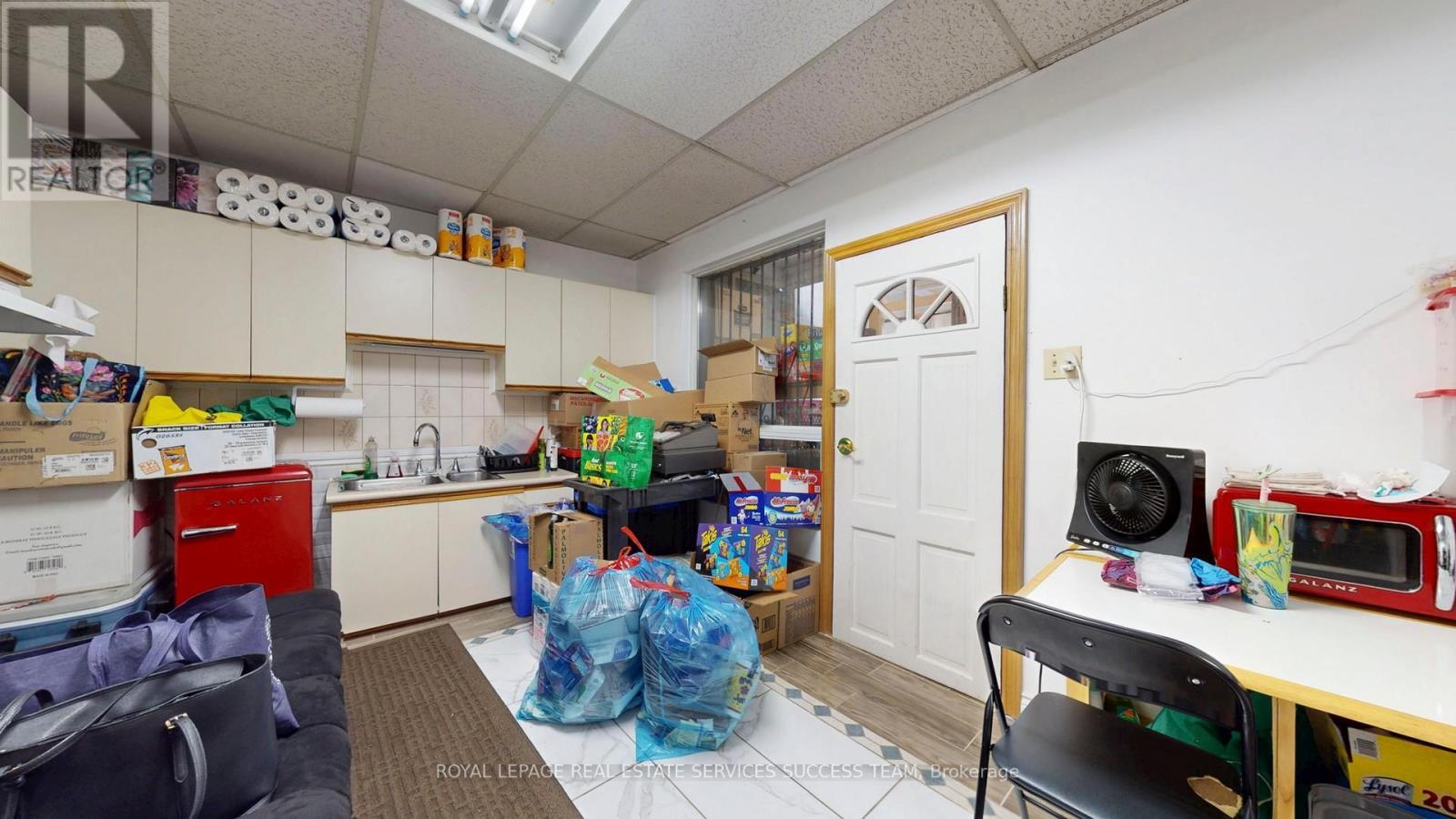 












404 WOODFIELD ROAD

,
Toronto,




Ontario
M4L2X1

