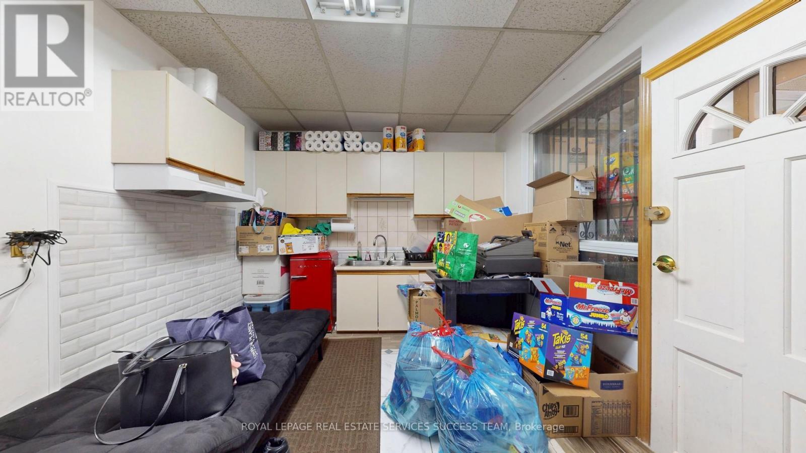 












404 WOODFIELD ROAD

,
Toronto,




Ontario
M4L2X1

