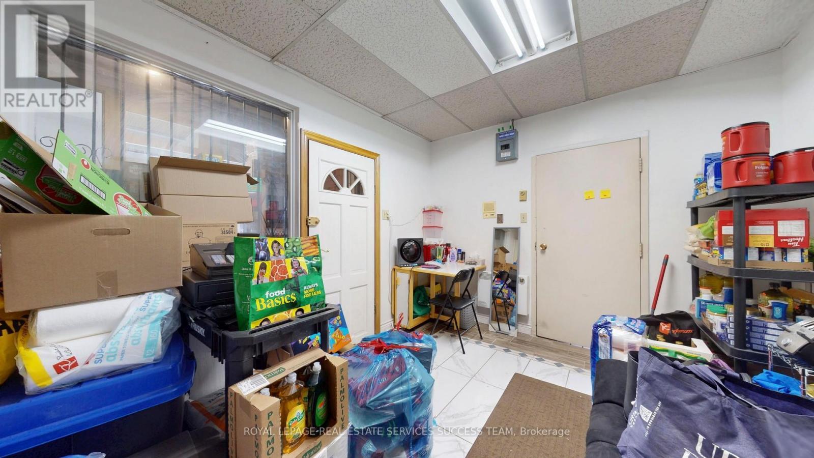 












404 WOODFIELD ROAD

,
Toronto,




Ontario
M4L2X1

