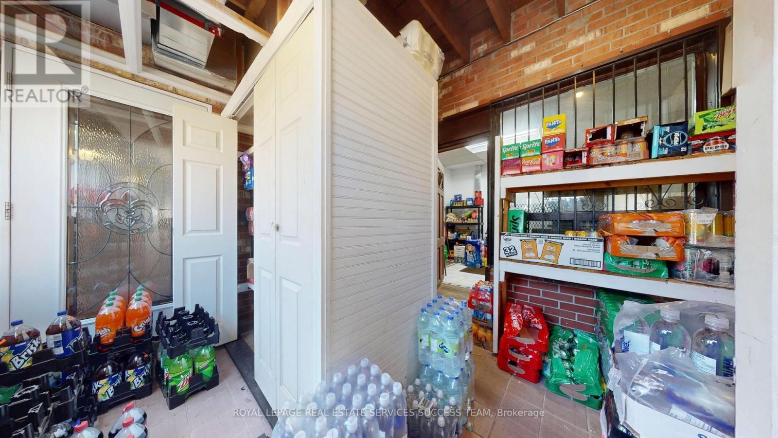 












404 WOODFIELD ROAD

,
Toronto,




Ontario
M4L2X1

