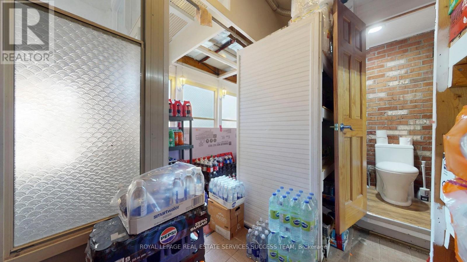 












404 WOODFIELD ROAD

,
Toronto,




Ontario
M4L2X1


