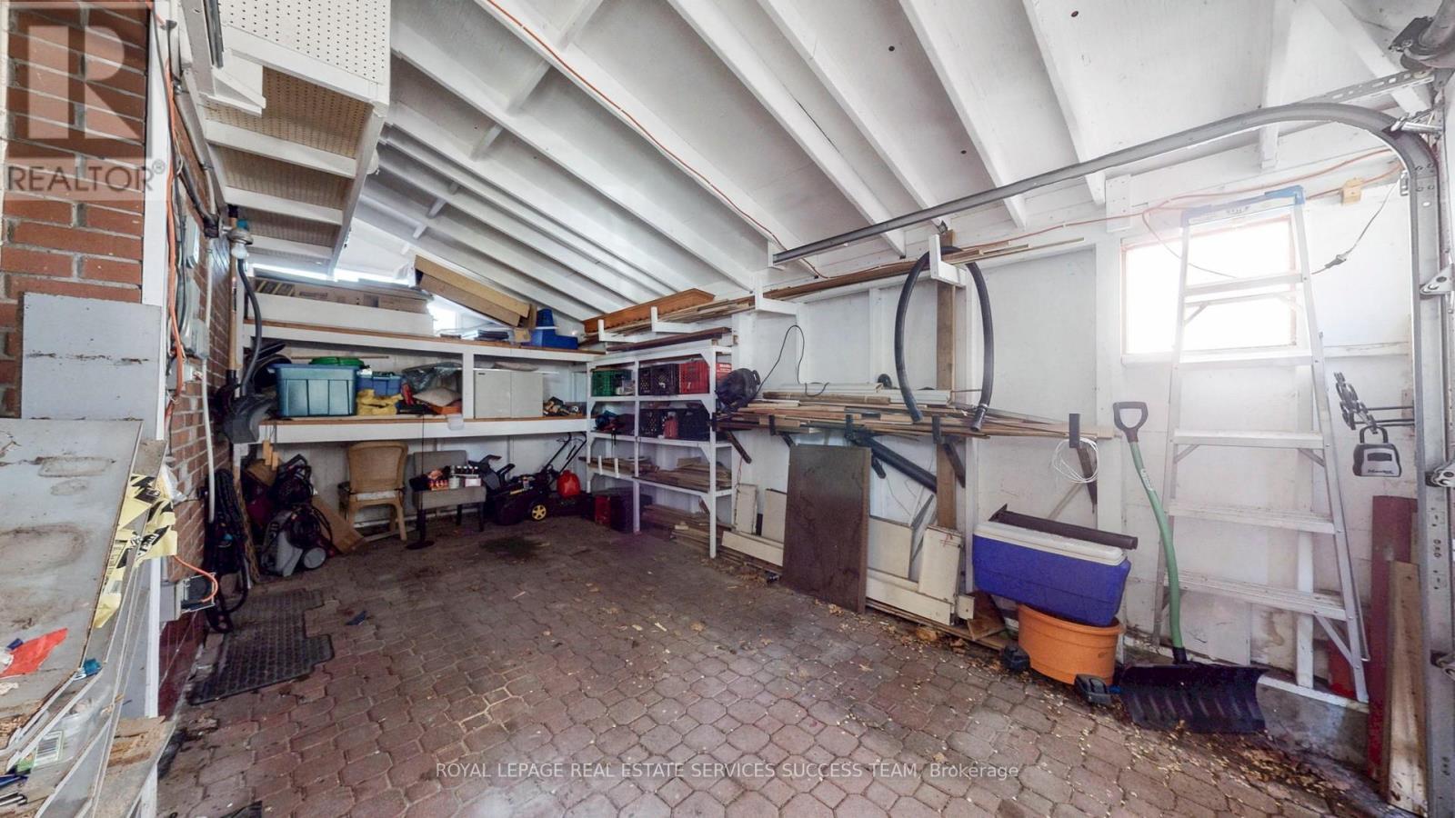 












404 WOODFIELD ROAD

,
Toronto,




Ontario
M4L2X1

