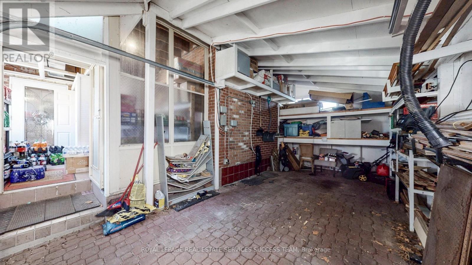 












404 WOODFIELD ROAD

,
Toronto,




Ontario
M4L2X1

