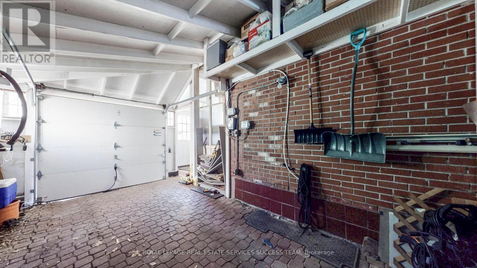 












404 WOODFIELD ROAD

,
Toronto,




Ontario
M4L2X1


