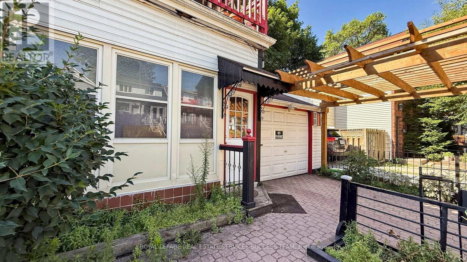 












404 WOODFIELD ROAD

,
Toronto,




Ontario
M4L2X1

