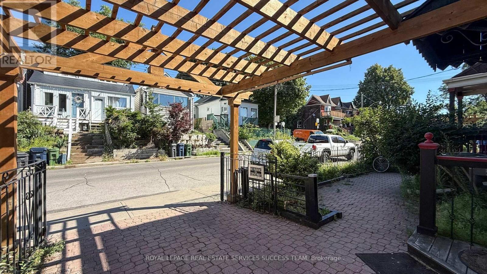 












404 WOODFIELD ROAD

,
Toronto,




Ontario
M4L2X1

