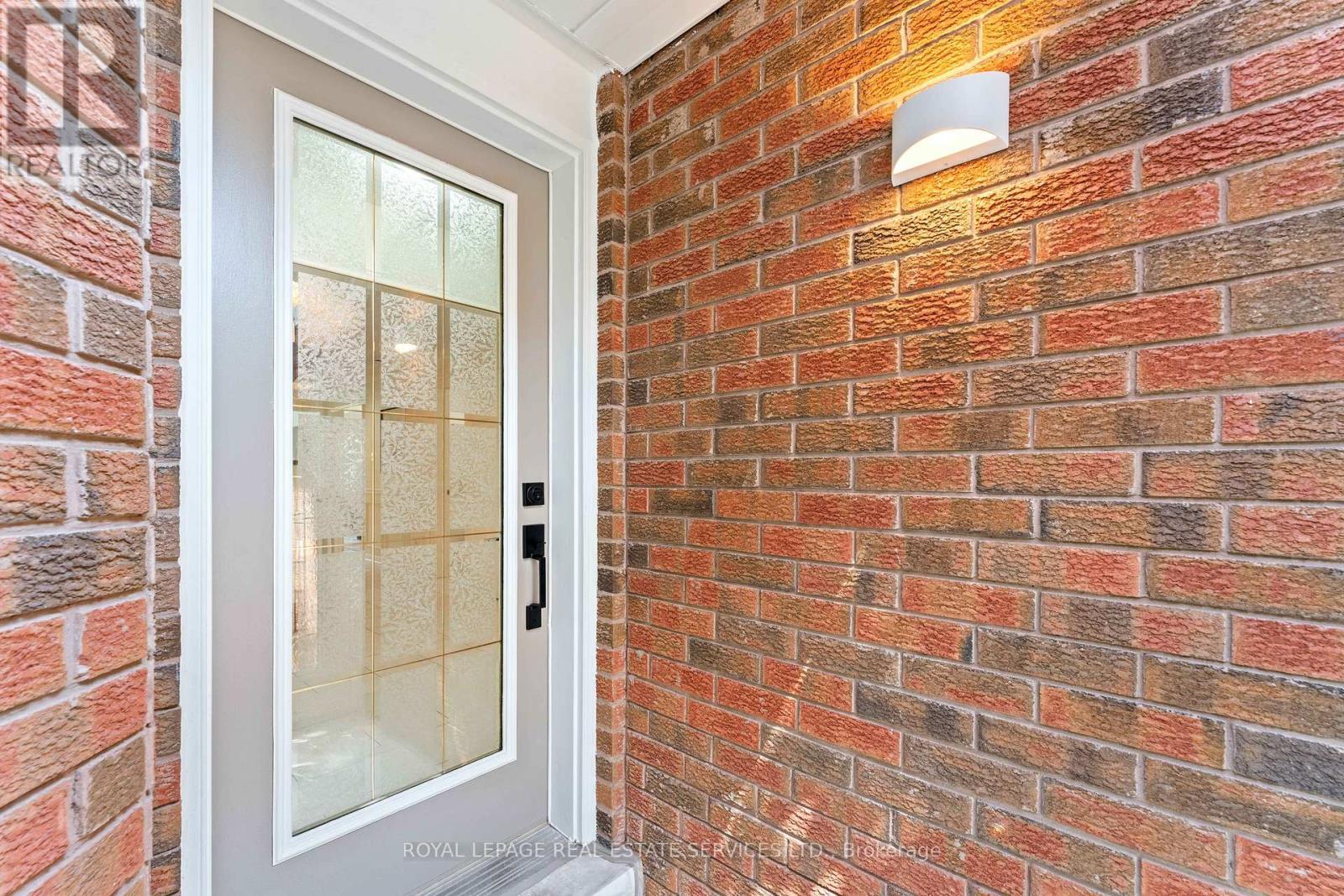 












175 BERWICK CRESCENT

,
Richmond Hill,




Ontario
L4C0B4

