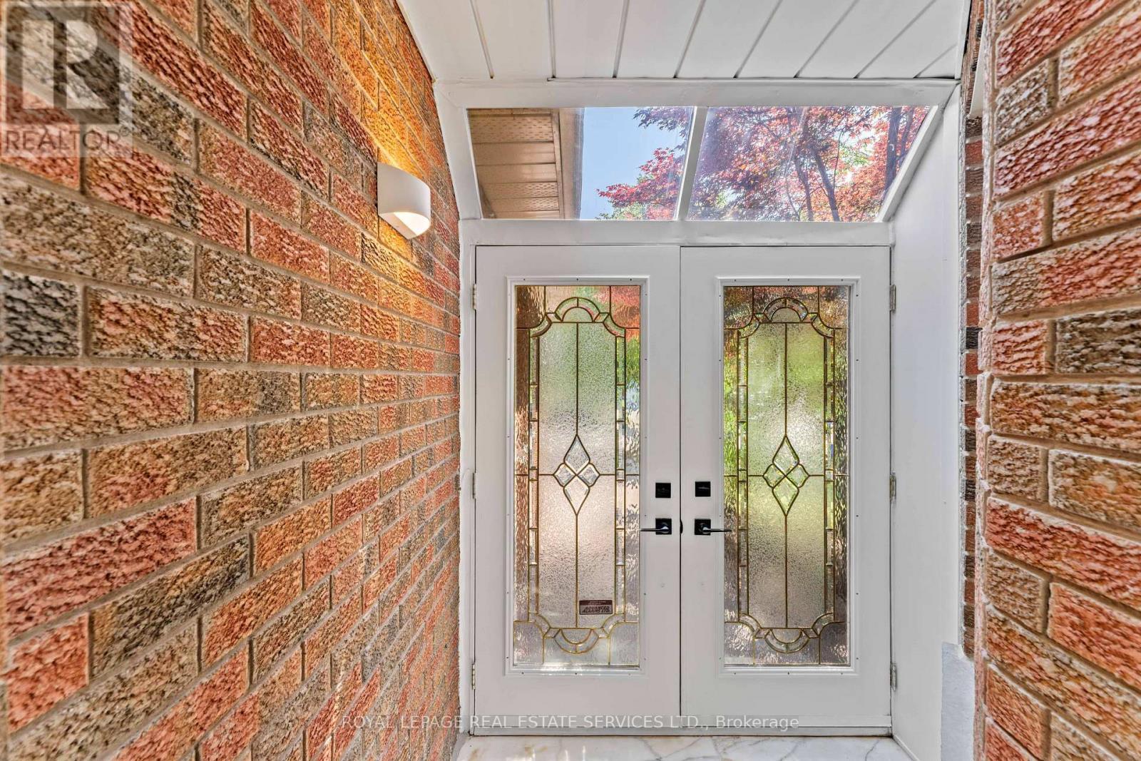 












175 BERWICK CRESCENT

,
Richmond Hill,




Ontario
L4C0B4


