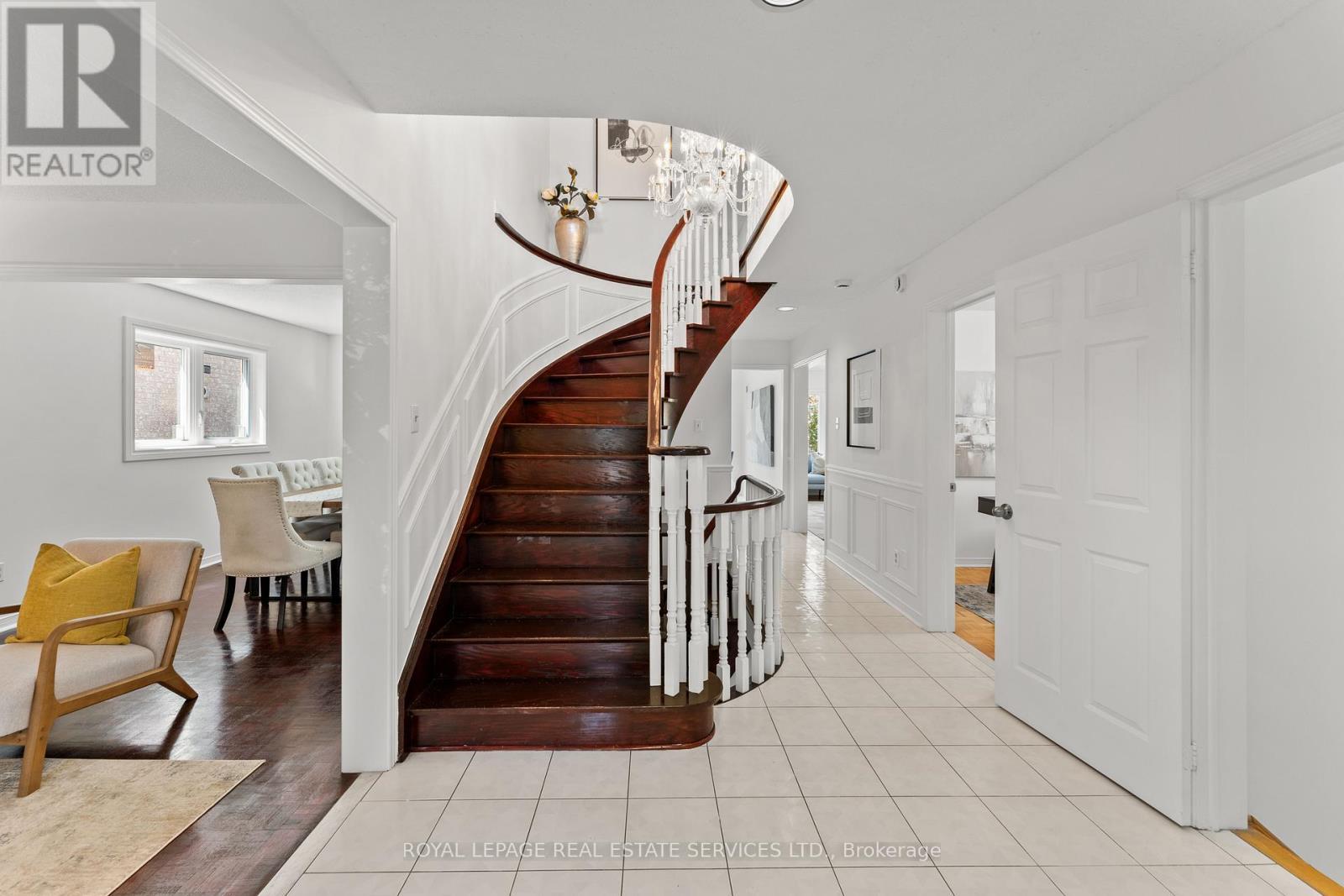












175 BERWICK CRESCENT

,
Richmond Hill,




Ontario
L4C0B4

